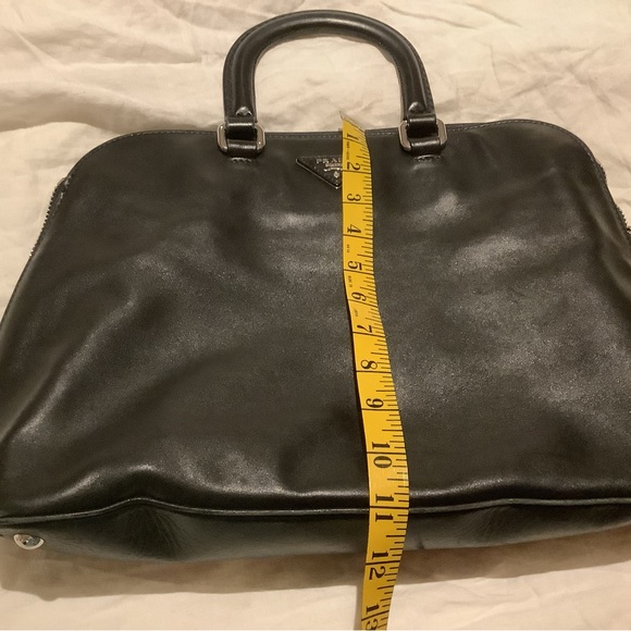PRADA, Black elegant Handbag with crossbody strap and handles!! - Picture 14 of 14